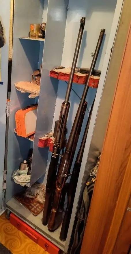 Оперативники межмуниципального отдела МВД России «Тюкалинский» совместно с коллегами из уголовного розыска УМВД России по Омской области при силовой поддержке бойцов спецназа СОБР «Каскад» Росгвардии Омской области задержали... Оперативники межмуниципального отдела МВД России «Тюкалинский» совместно с коллегами из уголовного розыска УМВД России по Омской области при силовой поддержке бойцов спецназа СОБР «Каскад» Росгвардии Омской области задержали...