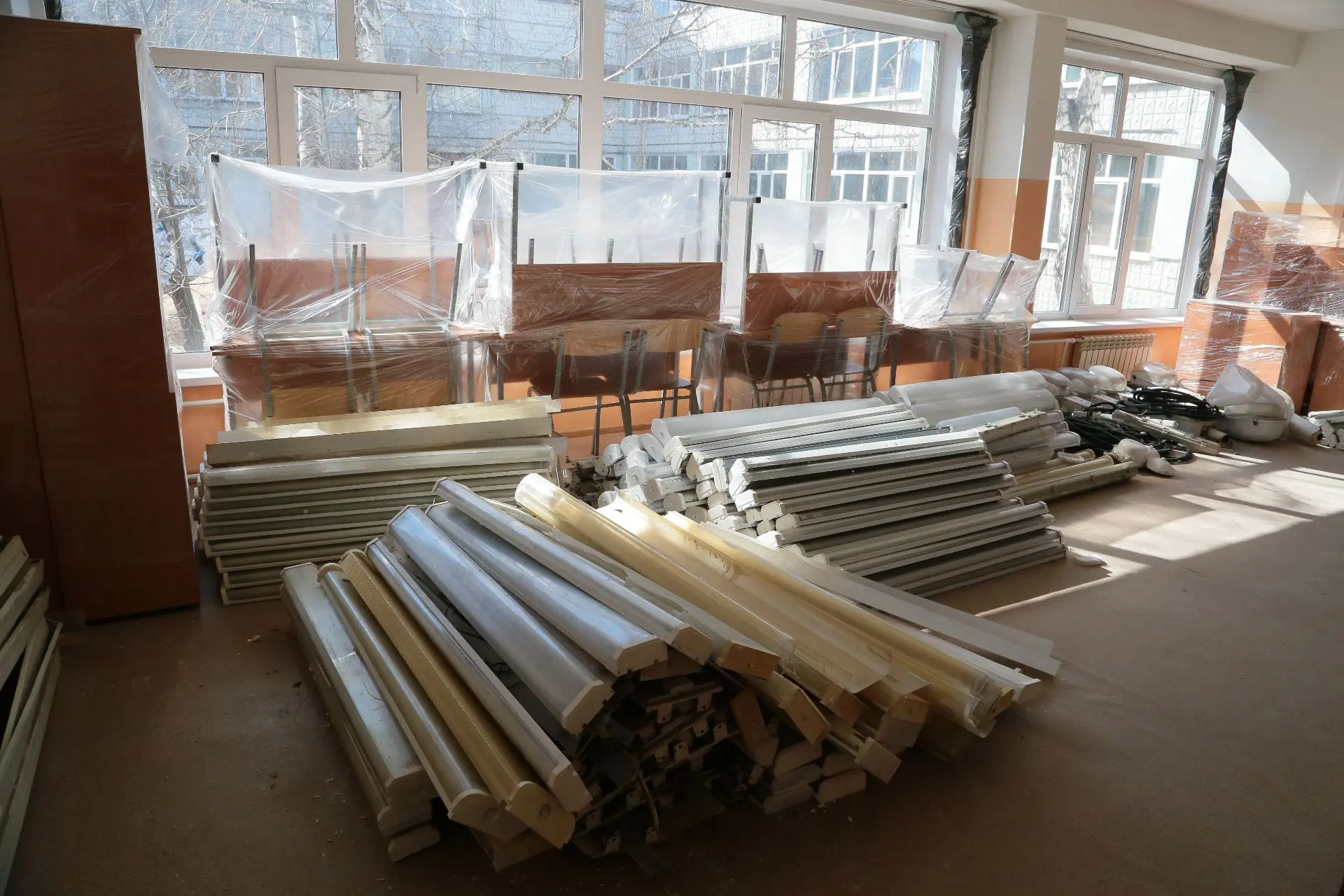 Сергей Шелест: Благодаря инициативе Президента страны Владимира Владимировича Путина и поддержке партии «Единая Россия» в нашем городе стартовал третий этап капитального ремонта образовательных учреждений Сергей Шелест: Благодаря инициативе Президента страны Владимира Владимировича Путина и поддержке партии «Единая Россия» в нашем городе стартовал третий этап капитального ремонта образовательных учреждений