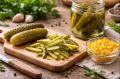 Проще простого: салаты и закуски из маринованных огурцов и кукурузы