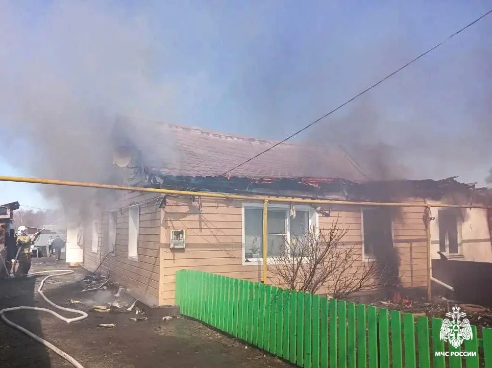 #пожарызасутки. 13 апреля в 12:46 В Любинском районе в поселке Северо-Любинский горел двухквартирный частный дом