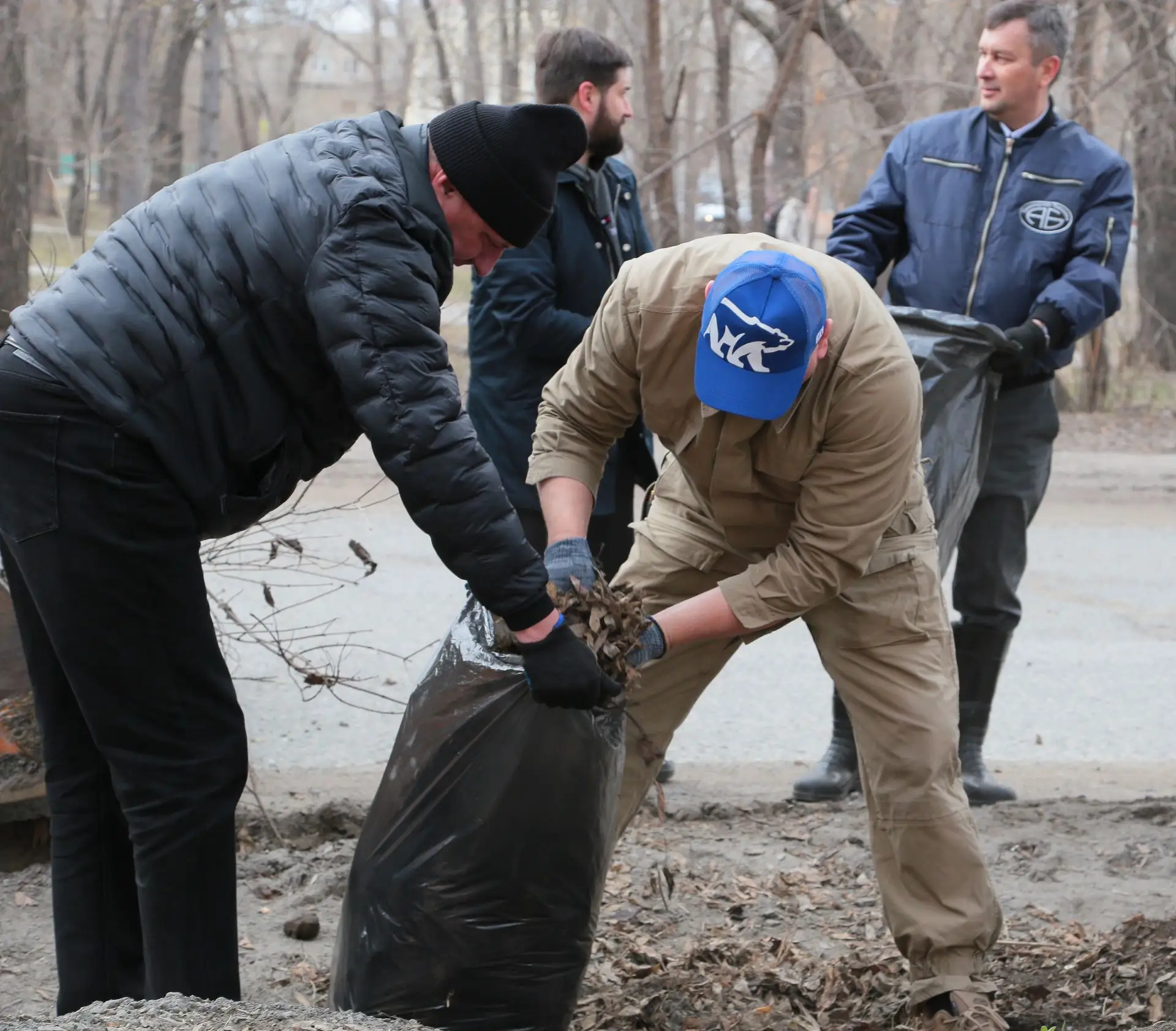 Сергей Шелест: Вместе с депутатом Омского городского Совета, моим однопартийцем по «Единой России» Андреем Сергеевичем Бондаренко приняли участие в среднике на территории Ленинского округа — у ДК «Железнодорожник» Сергей Шелест: Вместе с депутатом Омского городского Совета, моим однопартийцем по «Единой России» Андреем Сергеевичем Бондаренко приняли участие в среднике на территории Ленинского округа — у ДК «Железнодорожник»