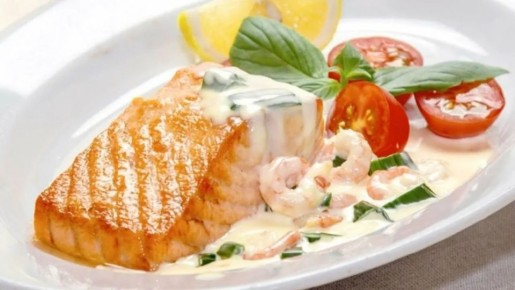 Удивительное сочетание: форель с креветками в сливочном соусе для незабываемого ужина