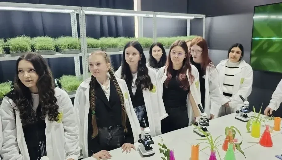 Почти 8 тысяч школьников посетили интерактивную агровыставку в Омске Почти 8 тысяч школьников посетили интерактивную агровыставку в Омске