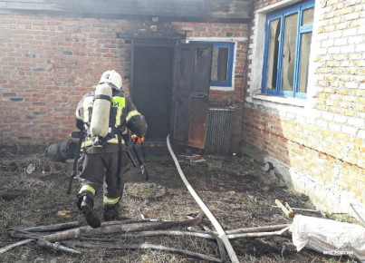 #пожарызасутки. 14 апреля в 09:56 В Хлебодаровке Русско-Полянского района шел дым из окон одноэтажного дома