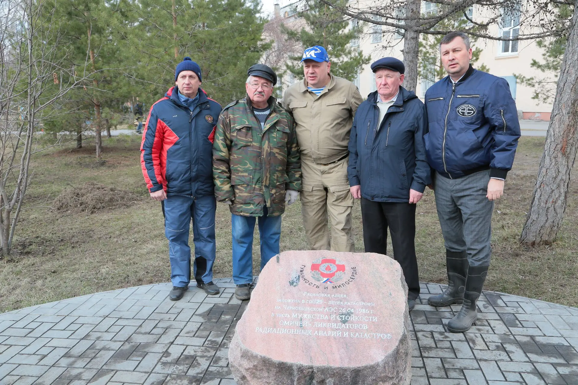 Сергей Шелест: Вместе с депутатом Омского городского Совета, моим однопартийцем по «Единой России» Андреем Сергеевичем Бондаренко приняли участие в среднике на территории Ленинского округа — у ДК «Железнодорожник»
