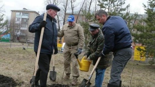 Шелест принял участие в благоустройстве сквера у ДК «Железнодорожник»