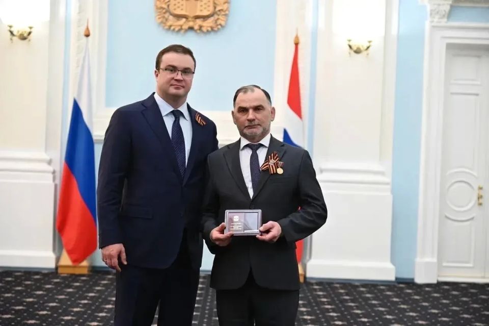 Виталий Хоценко вручил омичам государственные награды и почётные звания Виталий Хоценко вручил омичам государственные награды и почётные звания