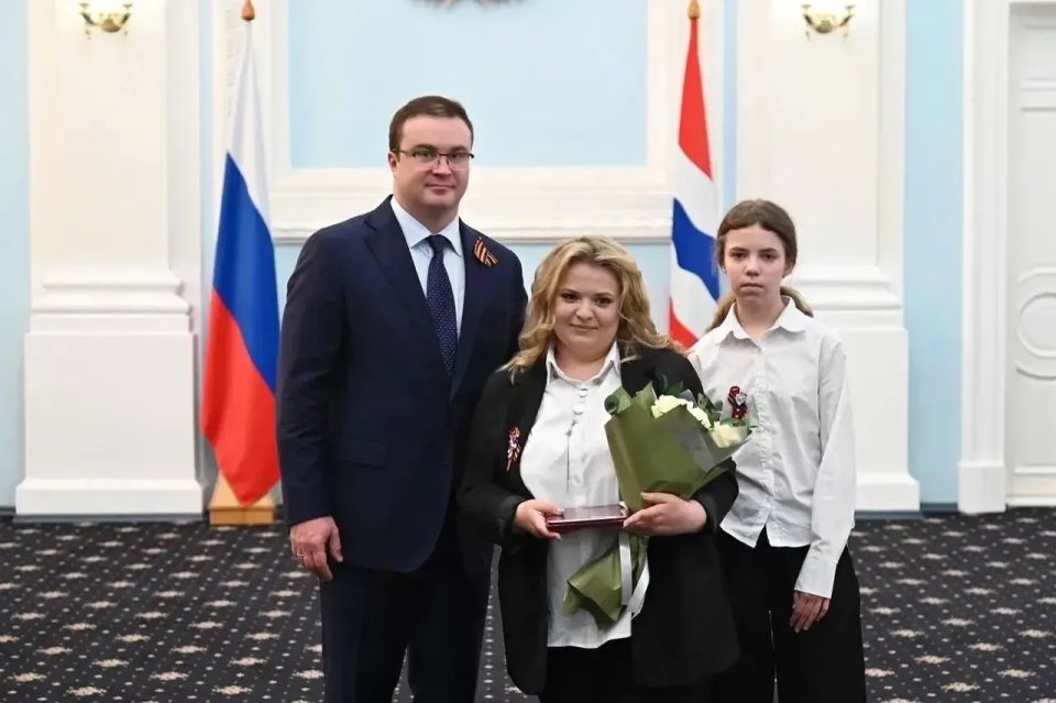 Виталий Хоценко вручил омичам государственные награды и почётные звания Виталий Хоценко вручил омичам государственные награды и почётные звания