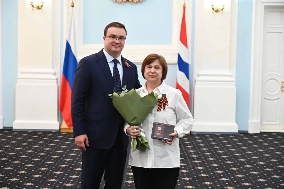 Виталий Хоценко вручил омичам государственные награды и почётные звания Виталий Хоценко вручил омичам государственные награды и почётные звания