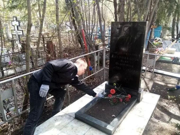 На Ново-Южном кладбище привели в порядок монумент памяти воинам — защитникам Отечества