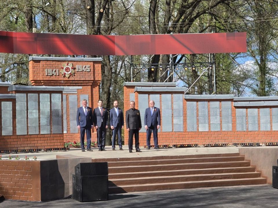 По проекту Единой России и «Газпрома» «Храним огонь Победы» Вечный огонь одновременно зажгли на воинских мемориалах в 12 городах Церемонии прошли в Торжке Тверской области, в Белгородской, Ульяновской, Калужской... По проекту Единой России и «Газпрома» «Храним огонь Победы» Вечный огонь одновременно зажгли на воинских мемориалах в 12 городах Церемонии прошли в Торжке Тверской области, в Белгородской, Ульяновской, Калужской...