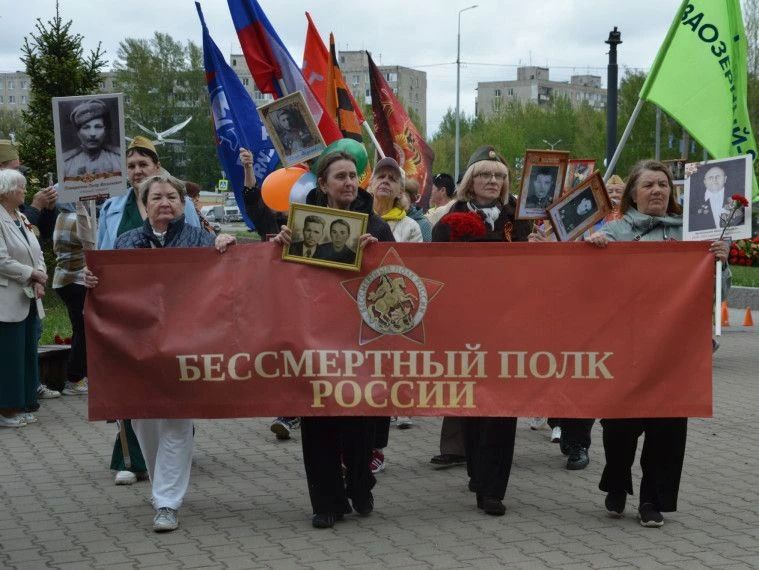 В сквере 70-летия Победы прошла патриотическая акция «Журавли нашей памяти» В сквере 70-летия Победы прошла патриотическая акция «Журавли нашей памяти»