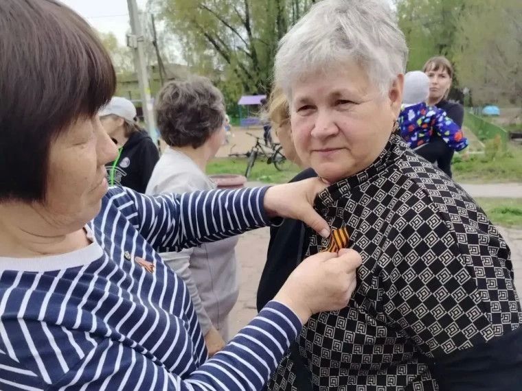 На территории Ленинского округа продолжаются праздничные мероприятия ко Дню Победы в микрорайонах