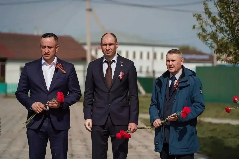 Дмитрий Перминов принял участие в открытие Доски почёта волонтёров в Оконешниково