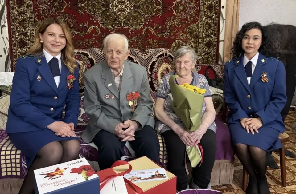 В преддверии 81-летия Великой Победы работники прокуратуры Ленинского округа г. Омска навестили ветерана Великой Отечественной войны Рыбака Николая Демьяновича