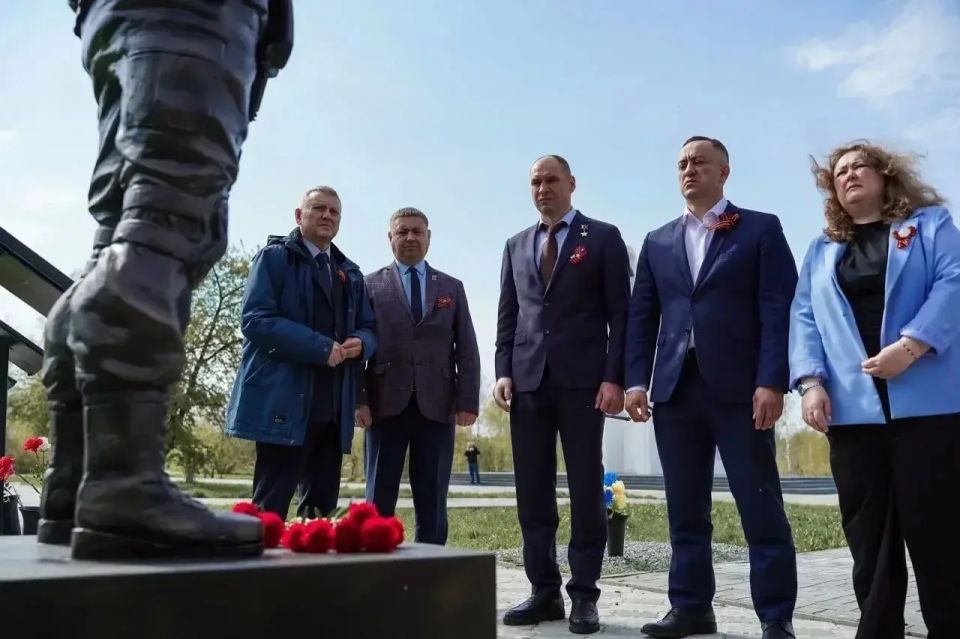 Дмитрий Перминов принял участие в открытие Доски почёта волонтёров в Оконешниково Дмитрий Перминов принял участие в открытие Доски почёта волонтёров в Оконешниково