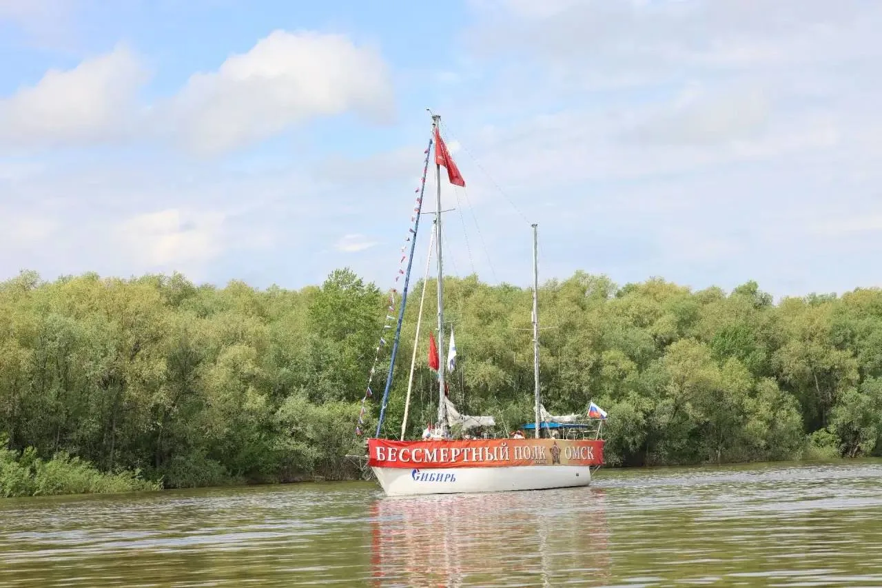 Водное шествие «Бессмертного полка» прошло сегодня по Иртышу Водное шествие «Бессмертного полка» прошло сегодня по Иртышу