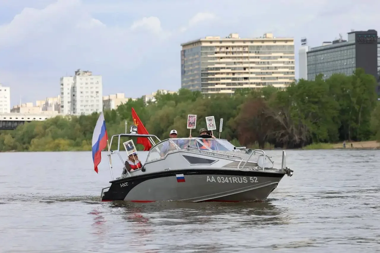 Водное шествие «Бессмертного полка» прошло сегодня по Иртышу Водное шествие «Бессмертного полка» прошло сегодня по Иртышу