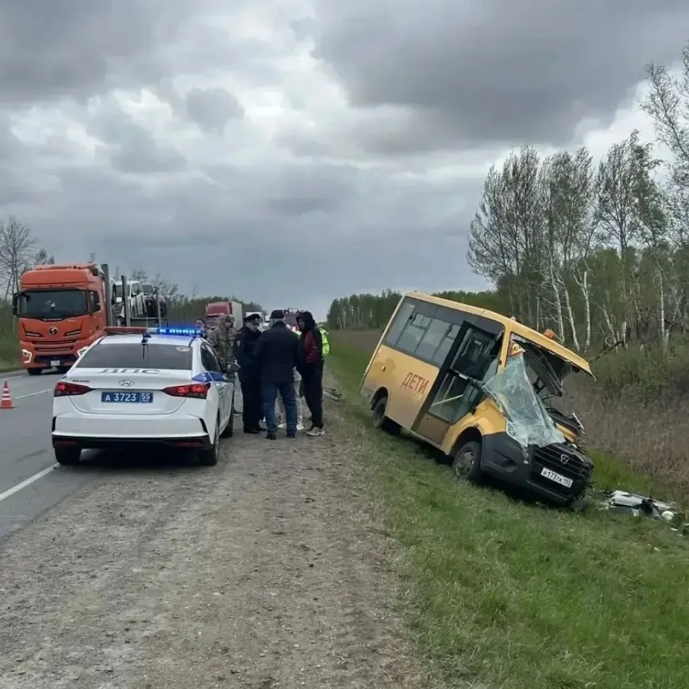 Автобус с детьми попал в ДТП на трассе Омск — Тюмень: один ребенок погиб Автобус с детьми попал в ДТП на трассе Омск — Тюмень: один ребенок погиб