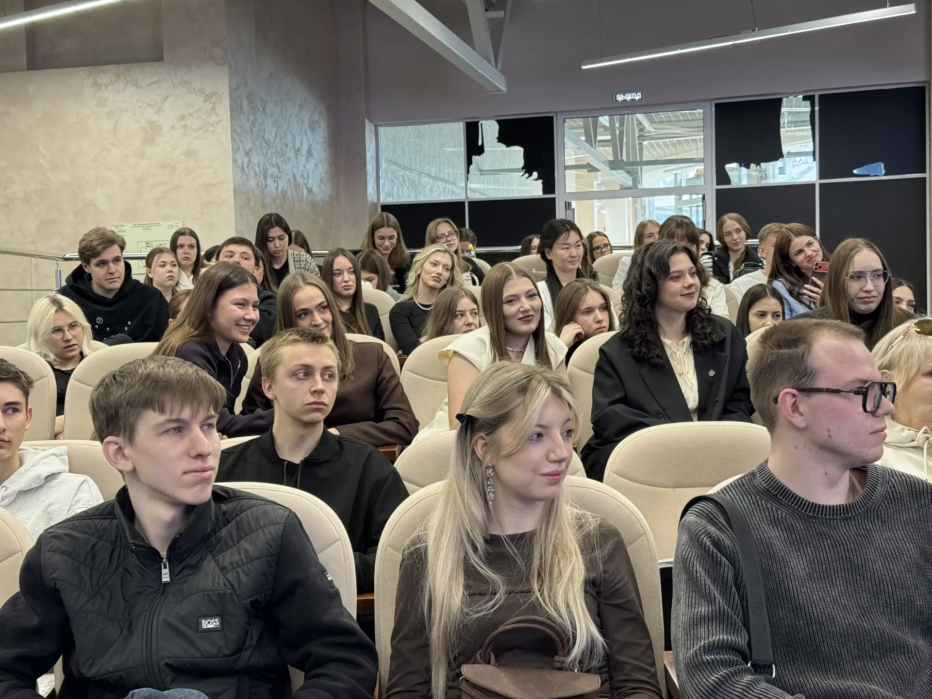 Более 400 студентов омских вузов погрузились в инвестиционную «кухню» региона Более 400 студентов омских вузов погрузились в инвестиционную «кухню» региона