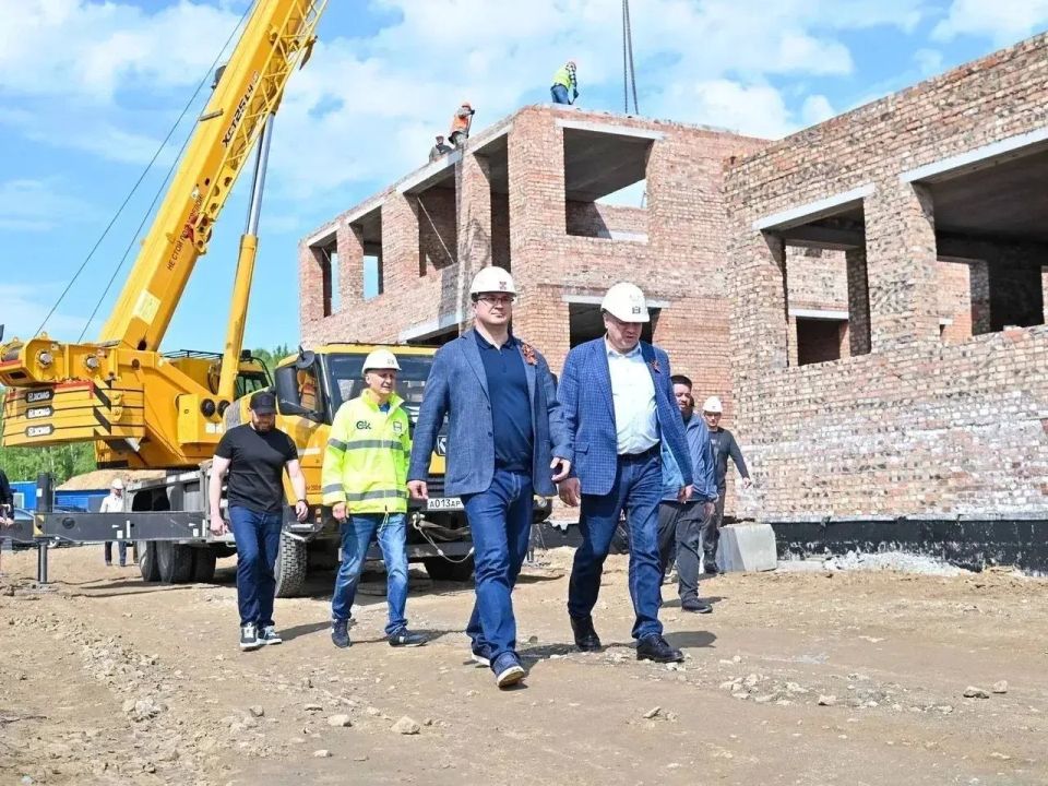 Виталий Хоценко проверил строительство и капремонт образовательных объектов в Омске Виталий Хоценко проверил строительство и капремонт образовательных объектов в Омске