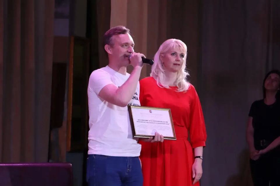 Впервые наш коллектив Омского государственного музыкального театра при поддержке «Единой России» выступил в Стаханове Впервые наш коллектив Омского государственного музыкального театра при поддержке «Единой России» выступил в Стаханове