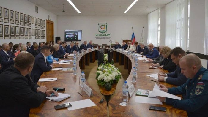 В Омском ГАУ прошло совещание по подготовке к весенним полевым работам в регионах СФО
