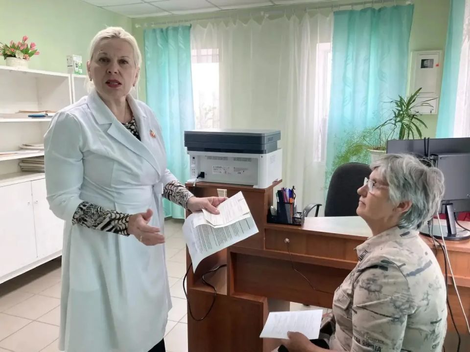 В Славяносербском ФАПе состоялся выездной приём врача общей практики В Славяносербском ФАПе состоялся выездной приём врача общей практики