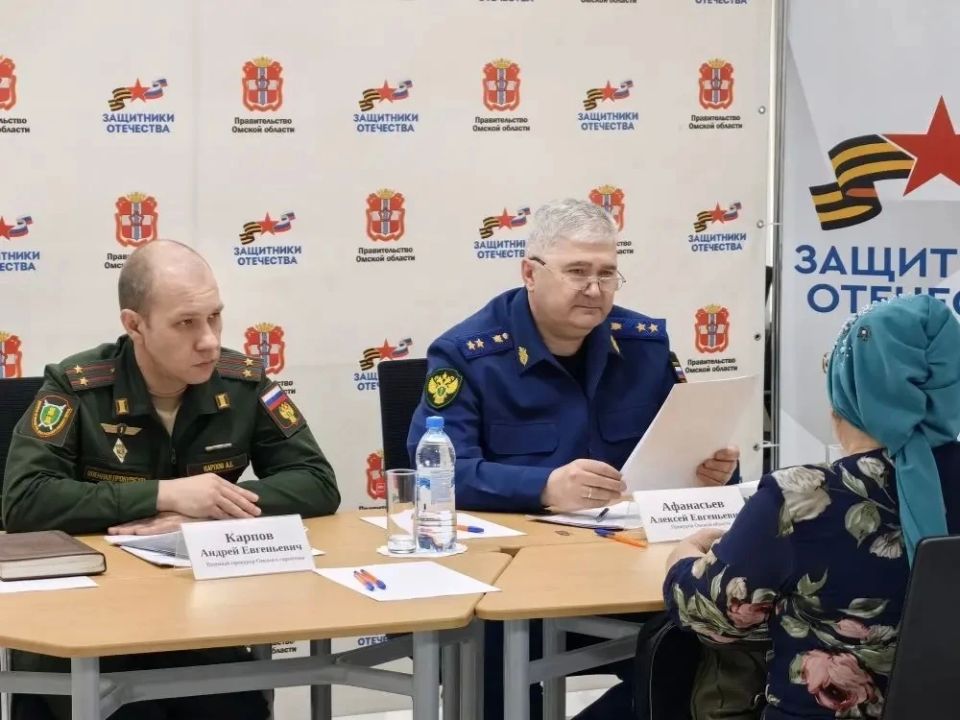 Прокурор Омской области совместно с военным прокурором Омского гарнизона провел прием граждан в региональном фонде «Защитники Отечества»