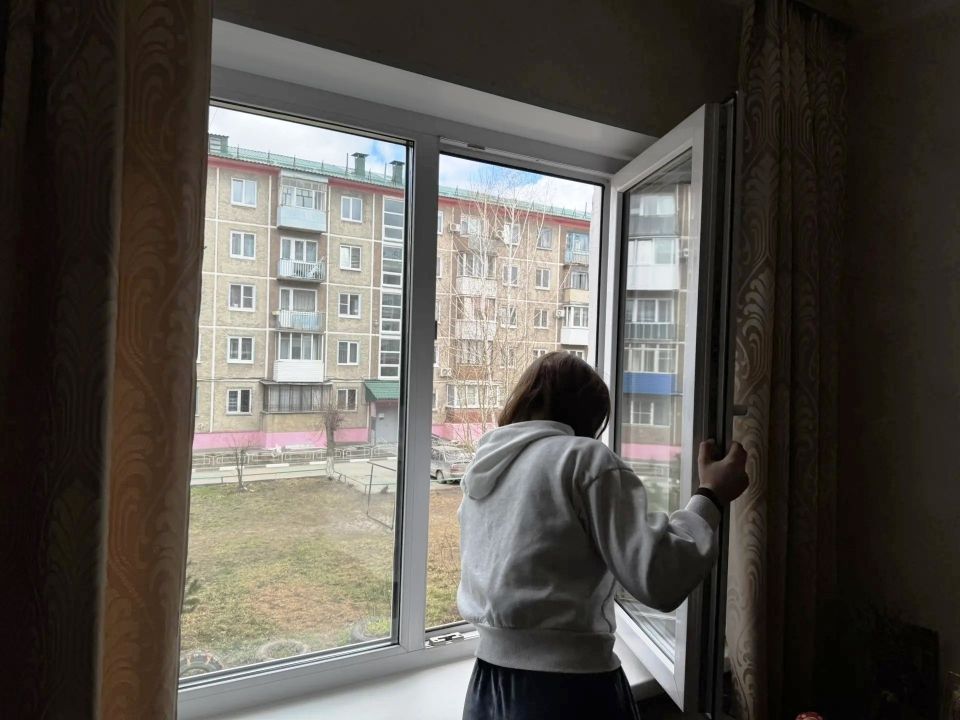 Напоминаем о правилах безопасности при использовании москитных сеток