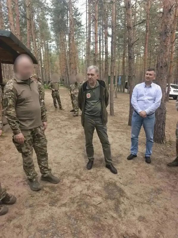 Артёмов и Бондаренко посетили социальные объекты в Стаханове (ЛНР) Артёмов и Бондаренко посетили социальные объекты в Стаханове (ЛНР)