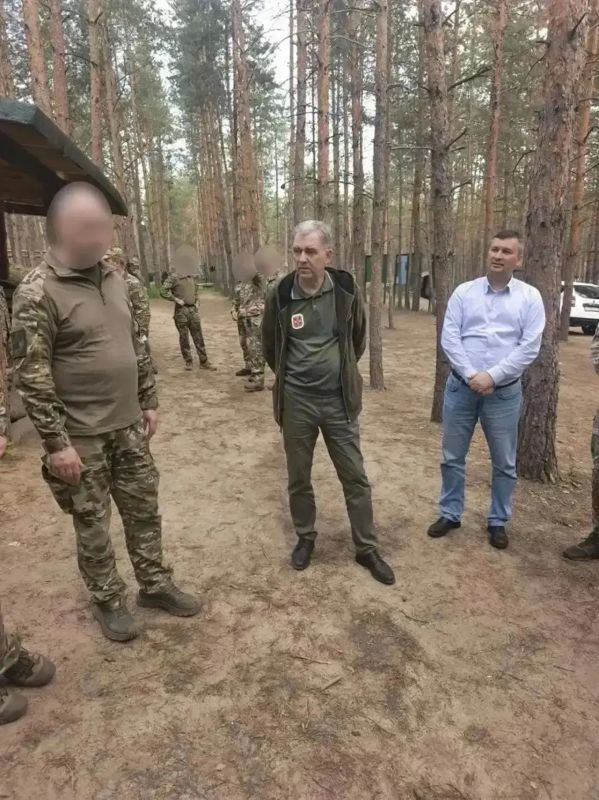Омским бойцам в зоне СВО вручили региональные награды Омским бойцам в зоне СВО вручили региональные награды