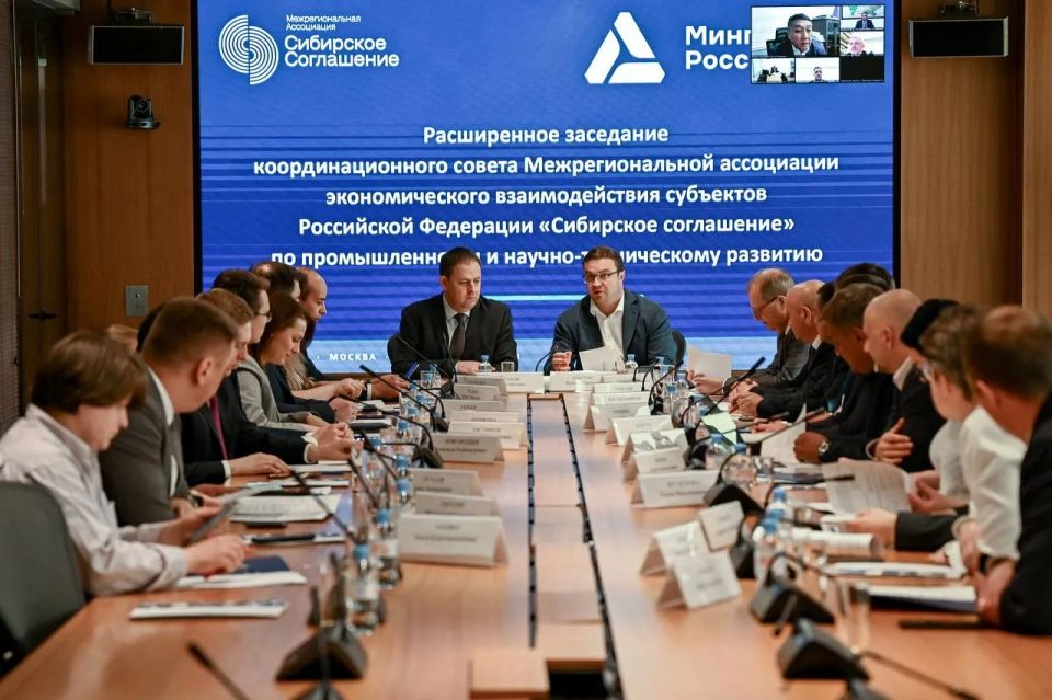 Виталий Хоценко: Вместе заместителем министра промышленности и торговли России Иваном Алексеевичем Куликовым провели в Минпромторге РФ расширенное заседание Координационного совета МАСС по промышленности и...