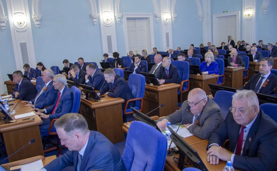 Областной парламент внес изменения в законы в сфере пассажирских перевозок и принял к рассмотрению законопроект об охране зеленых насаждений Областной парламент внес изменения в законы в сфере пассажирских перевозок и принял к рассмотрению законопроект об охране зеленых насаждений