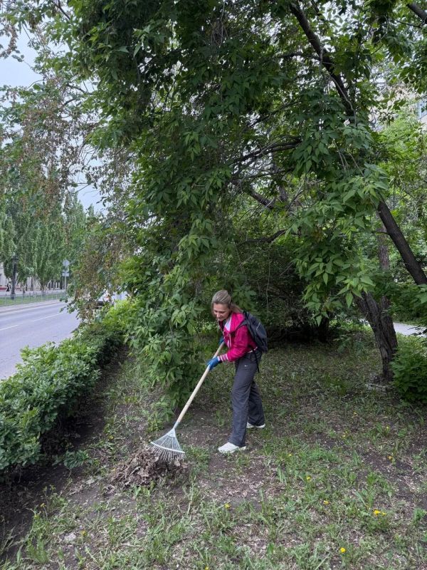 Сегодня коллектив Министерства молодежной политики очередной раз принял участие в общегородском субботнике Сегодня коллектив Министерства молодежной политики очередной раз принял участие в общегородском субботнике