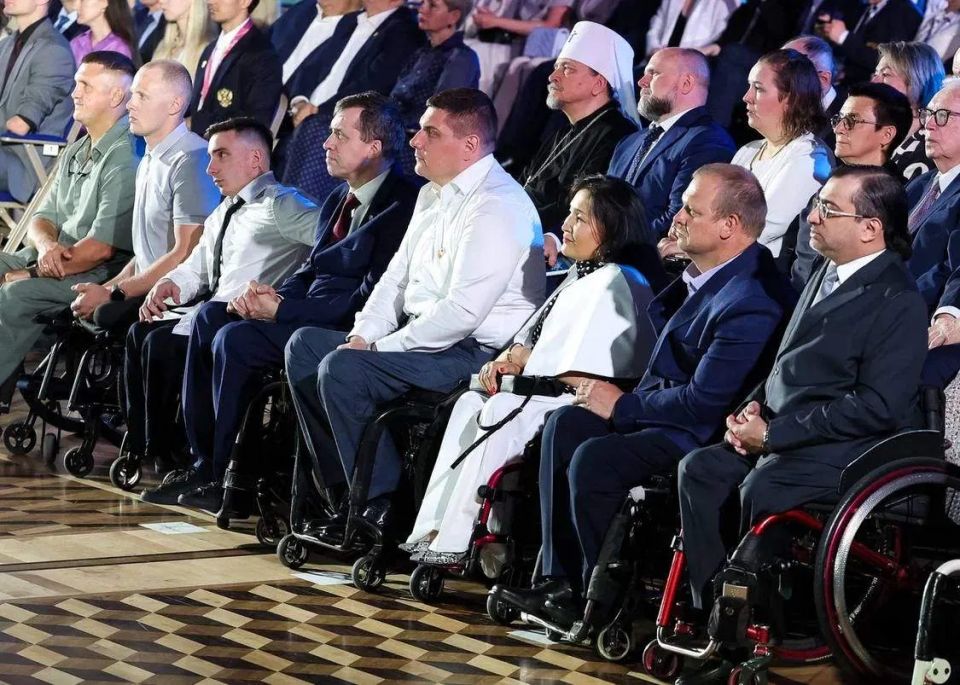 Сегодня в Государственном Кремлевском Дворце состоялась XX церемония вручения премии «Возвращение в жизнь» Сегодня в Государственном Кремлевском Дворце состоялась XX церемония вручения премии «Возвращение в жизнь»
