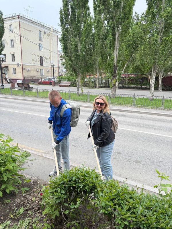 Сегодня коллектив Министерства молодежной политики очередной раз принял участие в общегородском субботнике Сегодня коллектив Министерства молодежной политики очередной раз принял участие в общегородском субботнике