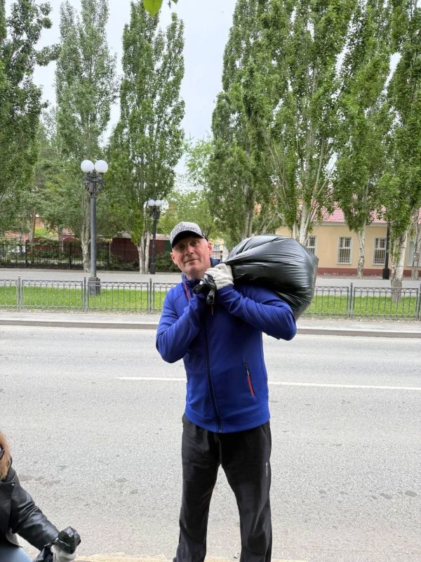 Сегодня коллектив Министерства молодежной политики очередной раз принял участие в общегородском субботнике Сегодня коллектив Министерства молодежной политики очередной раз принял участие в общегородском субботнике