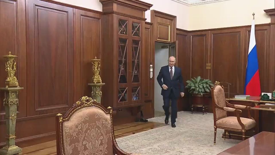 Виталий Хоценко: Доложил нашему Президенту Владимиру Владимировичу Путину о работе, которую ведем в Омской области по привлечению инвестиций, строительству социально значимых объектов и жилья, восстановлению прав обманутых...