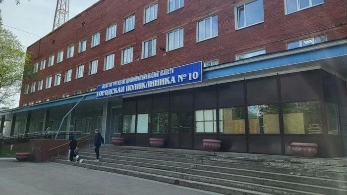 В Омске городскую поликлинику №10 ремонтируют, но прием пациентов ведут