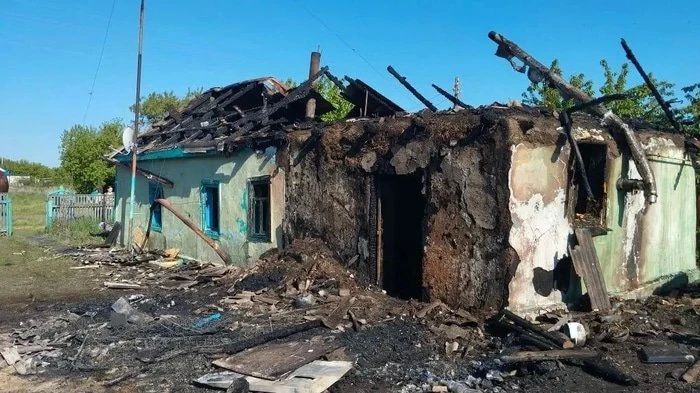 «Быстрое распространение огня»: в омском МЧС сообщили подробности пожара в Юрьевке