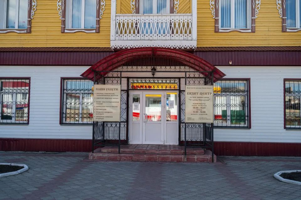 Владимир Путин и Виталий Хоценко обсудили статусность Омска и музей «Старина Сибирская» Владимир Путин и Виталий Хоценко обсудили статусность Омска и музей «Старина Сибирская»