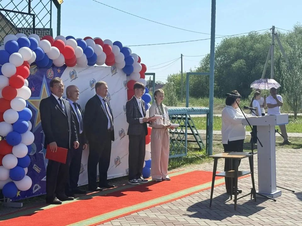 Омских выпускников поздравили с последним звонком Омских выпускников поздравили с последним звонком
