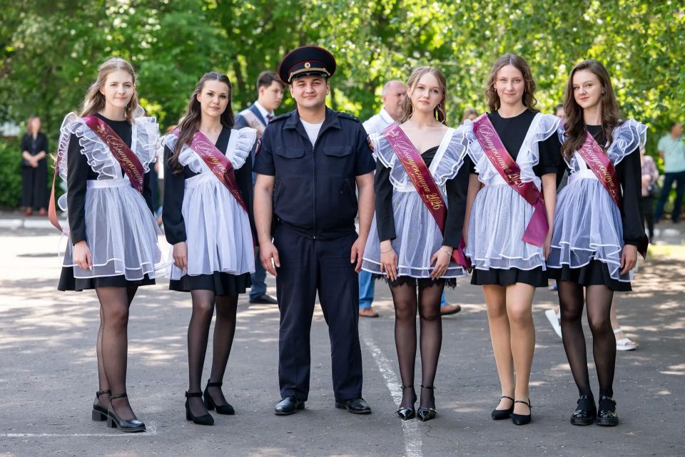 Сегодня в школах отзвенел последний звонок Сегодня в школах отзвенел последний звонок