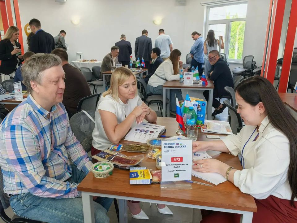 В Омске стартовали переговоры с бизнесом Узбекистана: предприматели презентовали стройматериалы, напитки, майонез и ИТ-разработки В Омске стартовали переговоры с бизнесом Узбекистана: предприматели презентовали стройматериалы, напитки, майонез и ИТ-разработки
