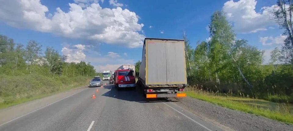 Сегодня около 16:00 часов в дежурную часть МО МВД России «Тюкалинский» поступило сообщение о дорожно-транспортном происшествии на 464-м километре автодороги «Тюмень-Омск» Сегодня около 16:00 часов в дежурную часть МО МВД России «Тюкалинский» поступило сообщение о дорожно-транспортном происшествии на 464-м километре автодороги «Тюмень-Омск»