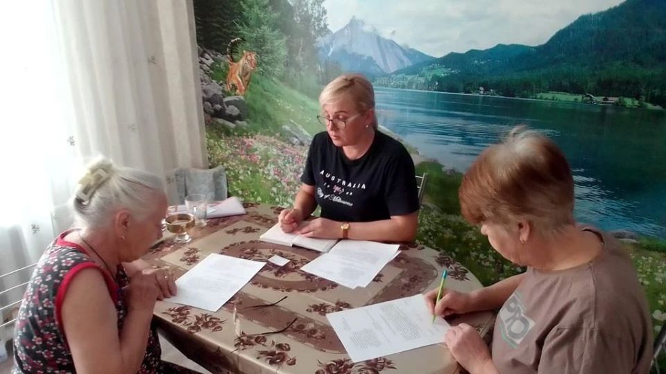 Один день соцработника. В преддверии Дня социального работника мы хотели бы рассказывать о людях, которые ежедневно помогают тем, кто нуждается в поддержке Один день соцработника. В преддверии Дня социального работника мы хотели бы рассказывать о людях, которые ежедневно помогают тем, кто нуждается в поддержке