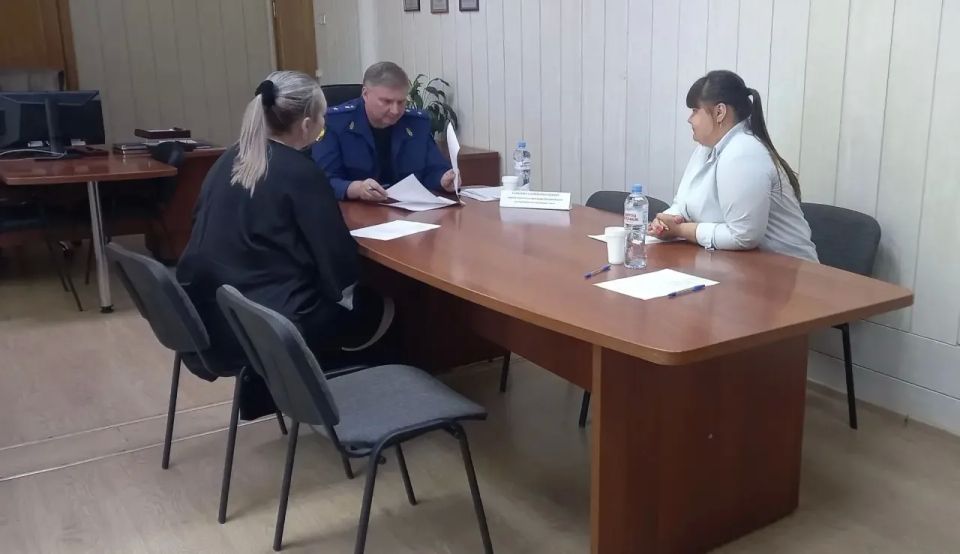 Руководители прокуратуры Омской области провели прием граждан в прокуратурах трех муниципальных районов Руководители прокуратуры Омской области провели прием граждан в прокуратурах трех муниципальных районов