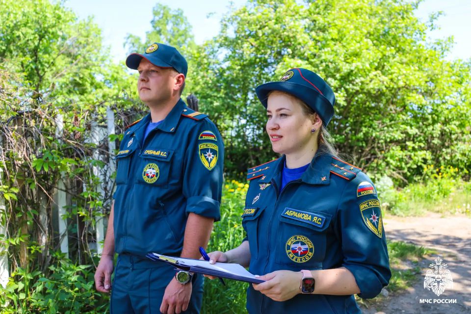 Сотрудники МЧС России проверяют соблюдение запретов особого противопожарного режима в садоводствах Омской области Сотрудники МЧС России проверяют соблюдение запретов особого противопожарного режима в садоводствах Омской области