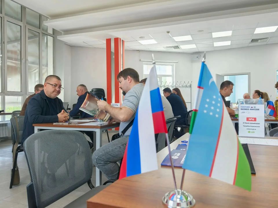 В Омске стартовали переговоры с бизнесом Узбекистана: предприматели презентовали стройматериалы, напитки, майонез и ИТ-разработки